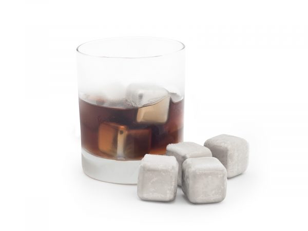 1_Ledové-ocelové-kostky-Ice-cubes-pro-chlazení-whisky-a-jiných-drinků-8ks,-Domestico Cuburi de gheață din oțel inoxidabil pentru răcirea de whisky și alte băuturi 8 bucăți, Domestico - imagine 3